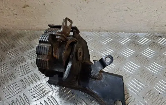 Toyota Corolla Verso AR10 Engine mount bracket 123720R010