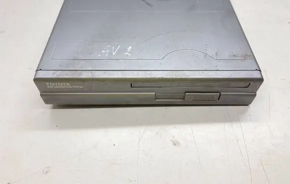 Toyota Avensis T250 Radio/GPS head unit trim 08662-00880