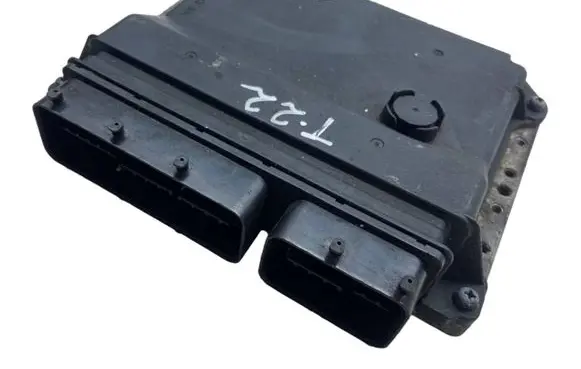 Toyota Avensis T270 Engine control unit/module 8966105D22 MB2759001920