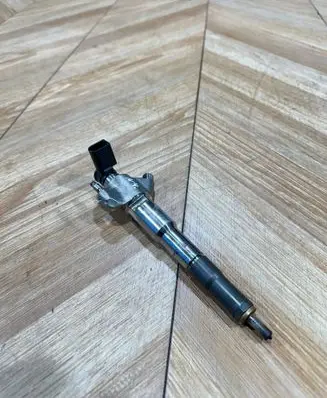 Nissan Navara D23 Fuel injector HMLGT5690R
