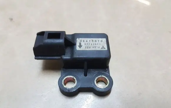 Mitsubishi Pajero Sport I Airbag deployment crash/impact sensor MR475078