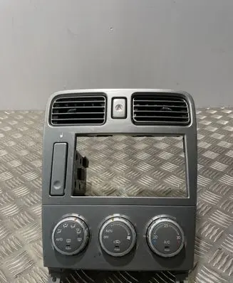 Subaru Forester SG Climate control unit