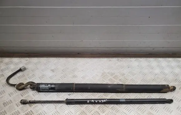 Jeep Grand Cherokee Tailgate/trunk strut/damper 68165052AB 68231347AA
