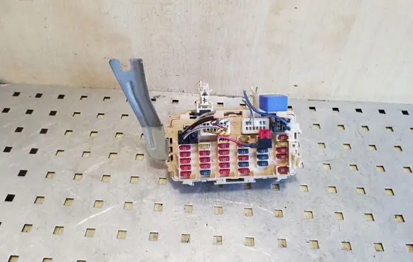 Nissan X-Trail T30 Fuse module