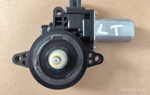Mazda 3 II Rear door window regulator motor D01G5958X CM012020 GA558LN