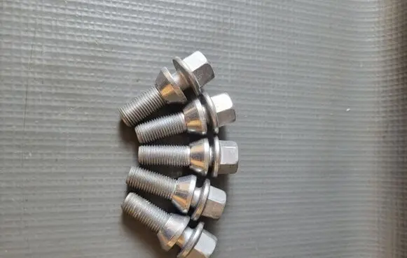 Volvo XC60 Nuts/bolts 