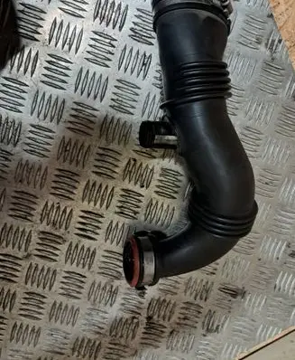 Peugeot 407 Air intake hose/pipe