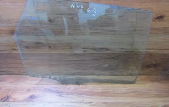 Rear door window glass