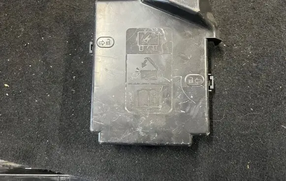 Chevrolet Camaro Fuse box cover 7171452530