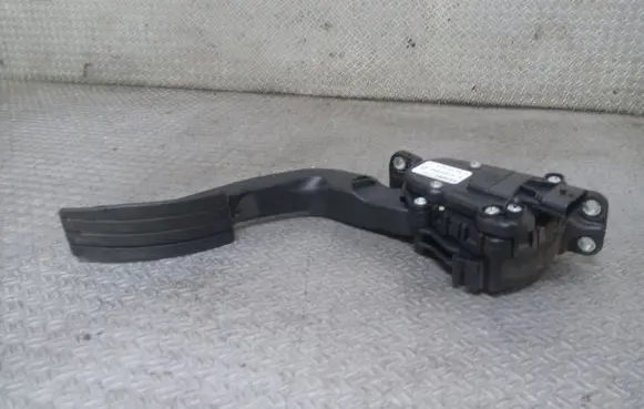 Renault Twingo II Accelerator throttle pedal 8200426241E