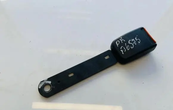 Front seatbelt buckle