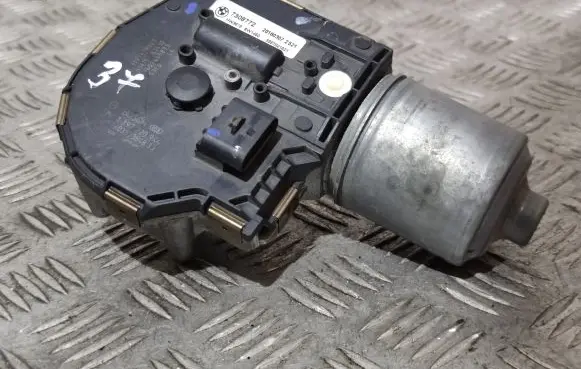 BMW 5 F10 F11 Wiper motor 7308772
