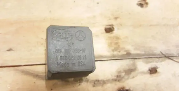 Mercedes-Benz E W211 Other relay A0025422619 6066