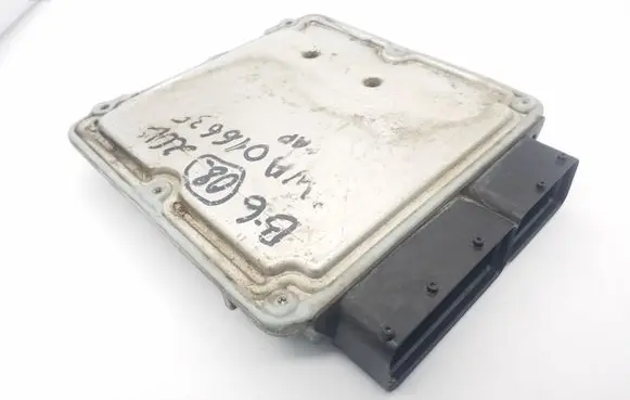Volkswagen PASSAT B6 Engine control unit/module ECU 3C0907115 0261S02105