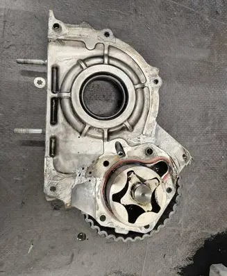 Opel Astra J Oil pump 