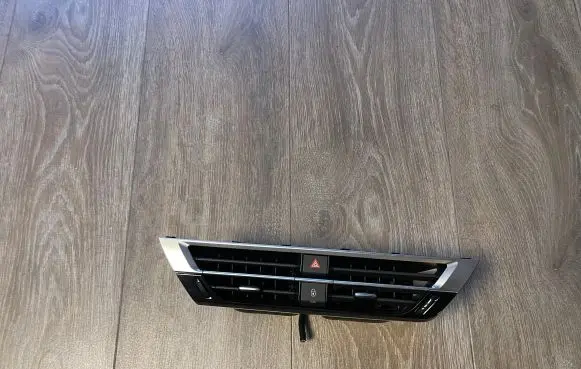 Citroen C4 II Dashboard air vent grill cover trim 9835648280
