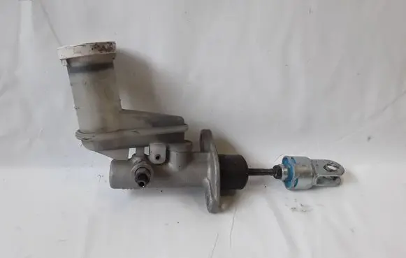 Mitsubishi Pajero Master brake cylinder C101