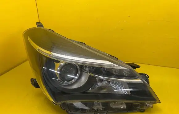 Toyota Yaris Headlight/headlamp YARIS3III
