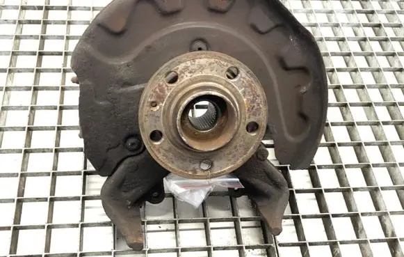 Front wheel hub spindle knuckle