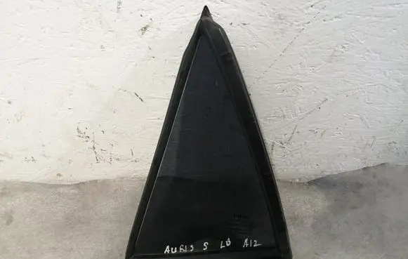 Toyota Auris 150 Rear vent window glass 6812302170 6818802090