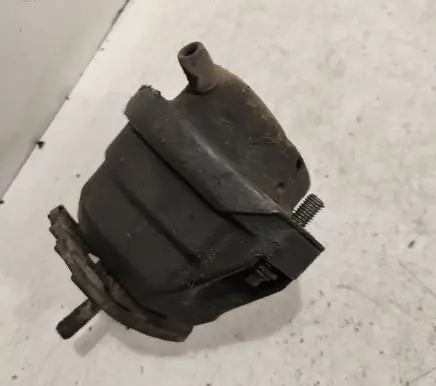 BMW 5 E60 E61 Engine mount bracket