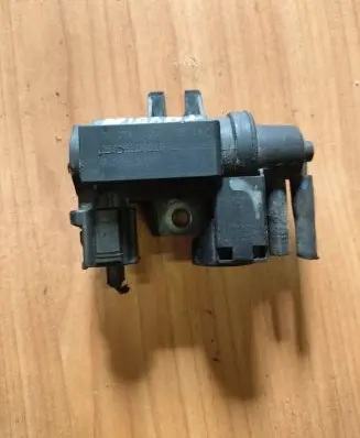 Toyota Corolla Verso AR10 Turbo solenoid valve 258190R010 70051307