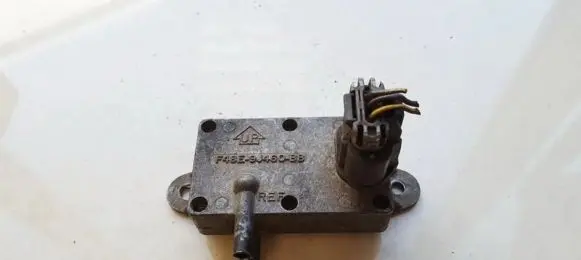 Ford Mondeo MK II Air pressure sensor F48E9J460BB F48E-9J460-BB