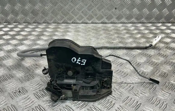BMW X5 E70 Front door lock 7202145