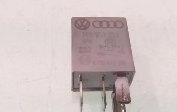 Volkswagen PASSAT B6 Other relay 1K0951253 0332011100 449