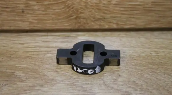 Volvo V70 Fuel pump bracket 