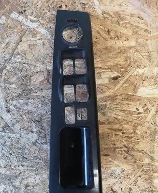 KIA Sorento Front door window switch trim 