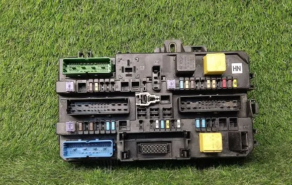 Opel Zafira B Power management control unit 13220829 13220829HN 5DK00866943