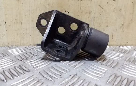 KIA Sportage Engine mounting bracket