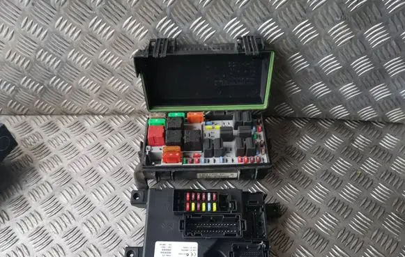 Opel Corsa D Fuse module 13142241 13217392
