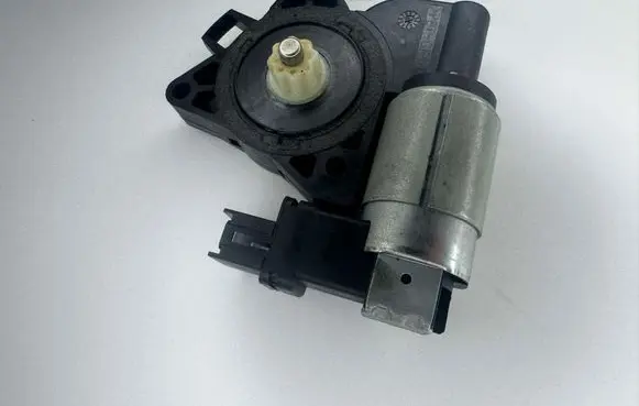 Mazda 6 Front door window regulator motor GJ6A5958X CM011760 TN774Y26