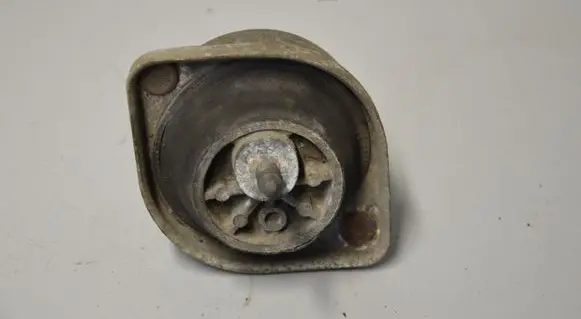 Engine mount bracket