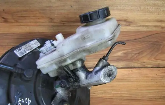 Master brake cylinder