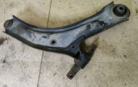 Nissan Qashqai Front lower control arm/wishbone