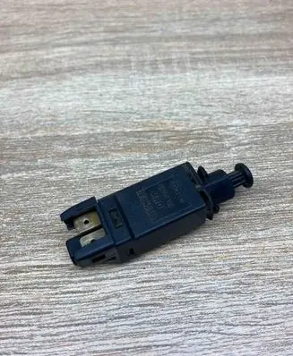 Volkswagen Golf III Brake pedal sensor switch 191945515