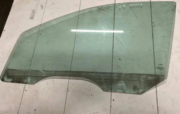 Ford Focus Front door window glass four-door 43R001057 DOT27M23100AS2