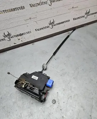Volkswagen Touran I Front door lock 3D1837016