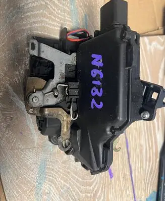 Volkswagen PASSAT B6 Tailgate window lock/catch/latch 