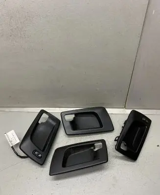 Cadillac CTS Front door handle cover 25752935