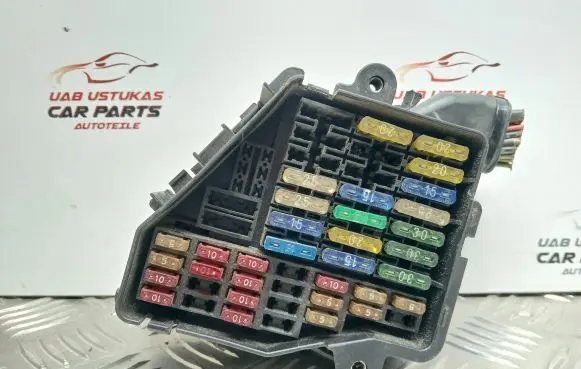 Audi A4 S4 B5 8D Fuse module