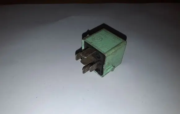 BMW 5 E39 Other relay 61368373700