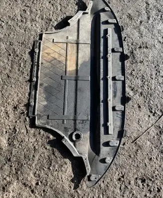 Audi Q5 SQ5 Engine splash shield/under tray 8R0863821
