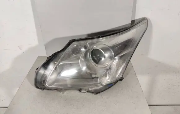 Toyota Avensis T270 Headlight/headlamp