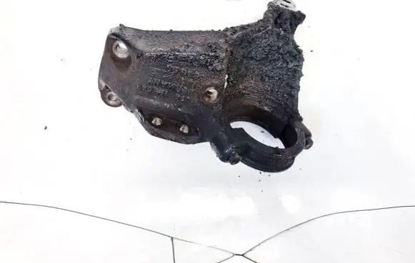 Volvo S70 V70 V70 XC Engine mounting bracket 074199643