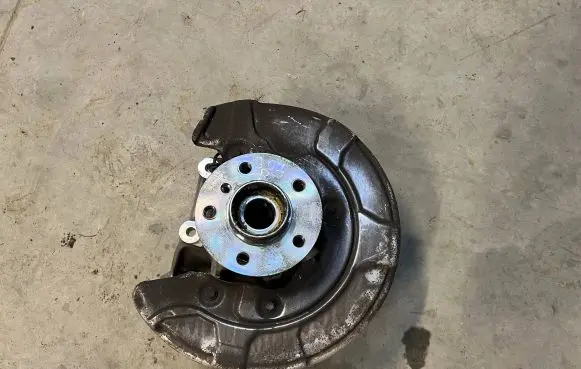 BMW X7 G07 Rear wheel hub 6876654