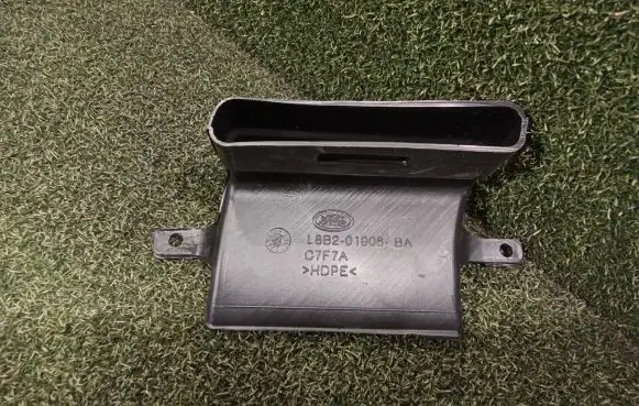 Land Rover Defender Air intake duct part L8B201906BA L8B201906